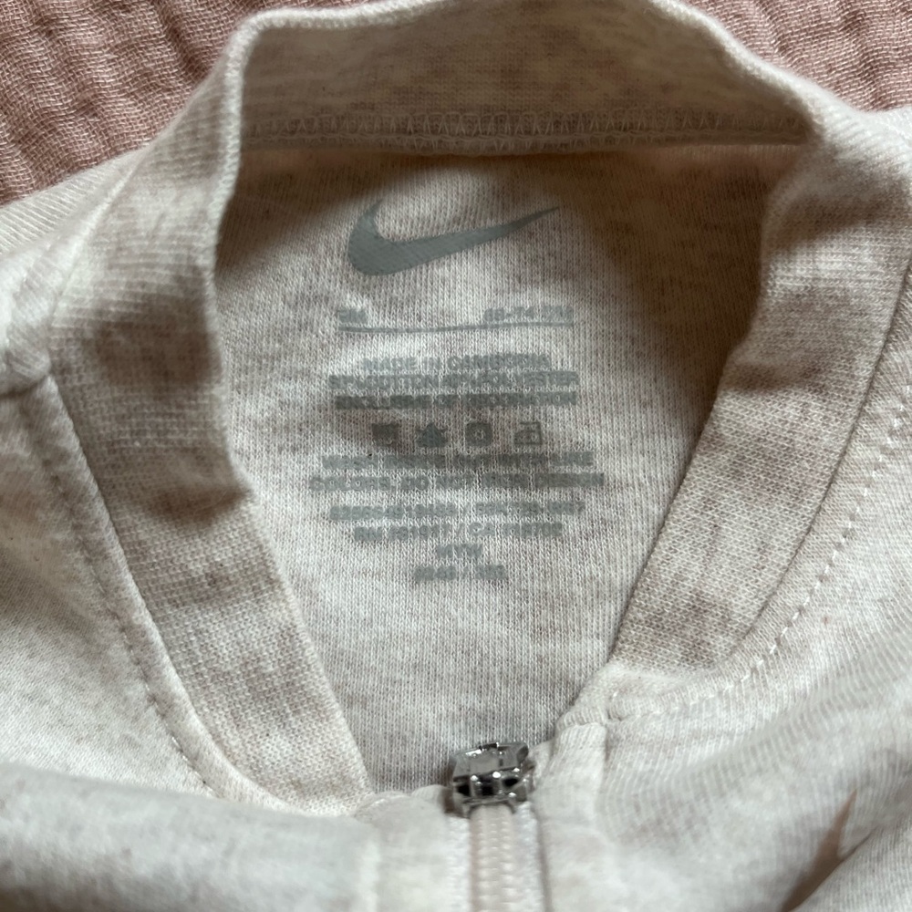 Nike Baby One-Piece Zip Footed Romper Neutral Oat Sports Pajamas - Picture 6 of 6